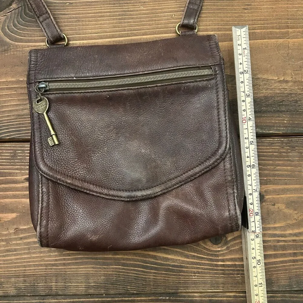 Fossil Vintage Brown Leather Crossbody Purse Key Zip Pull Genuine Leather